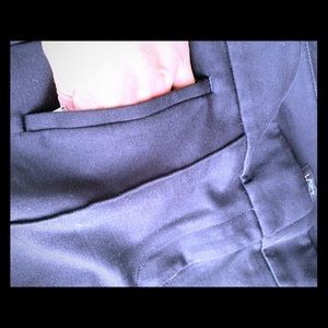 Skinny pant. Cotton and stretchy.